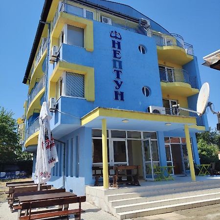 Family Hotel Neptun - 洛泽内茨 外观 照片