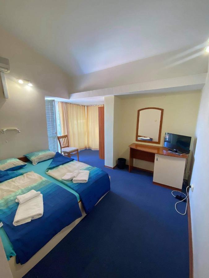 Family Hotel Neptun - 洛泽内茨 外观 照片