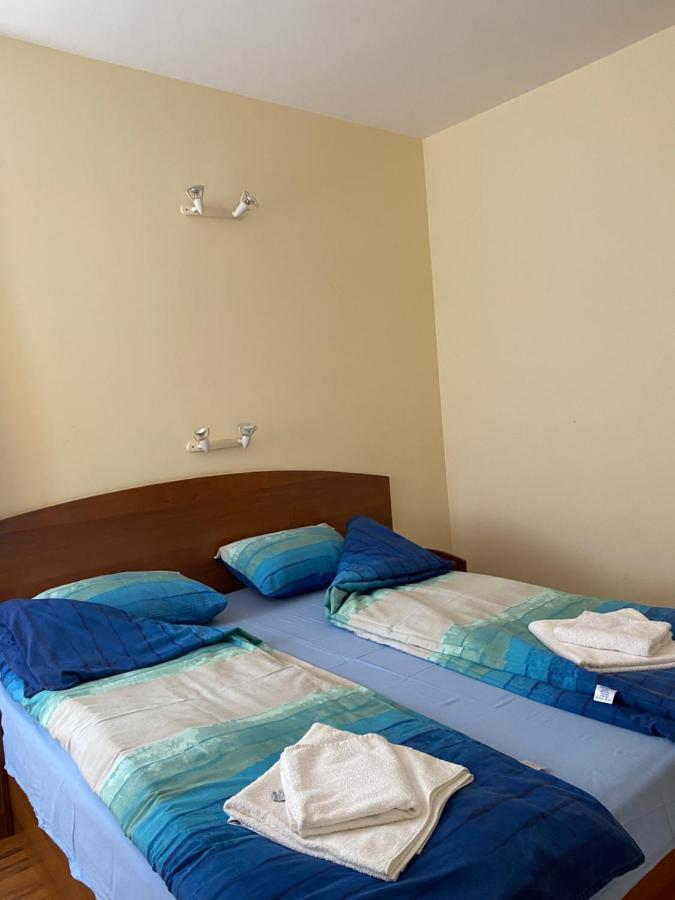 Family Hotel Neptun - 洛泽内茨 外观 照片
