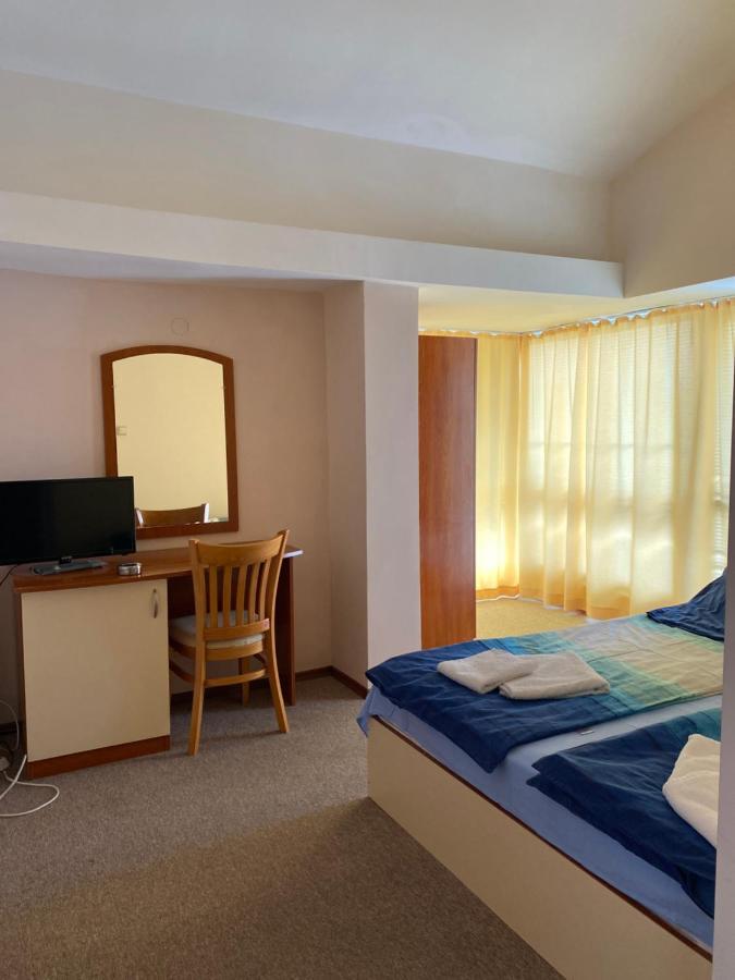 Family Hotel Neptun - 洛泽内茨 外观 照片