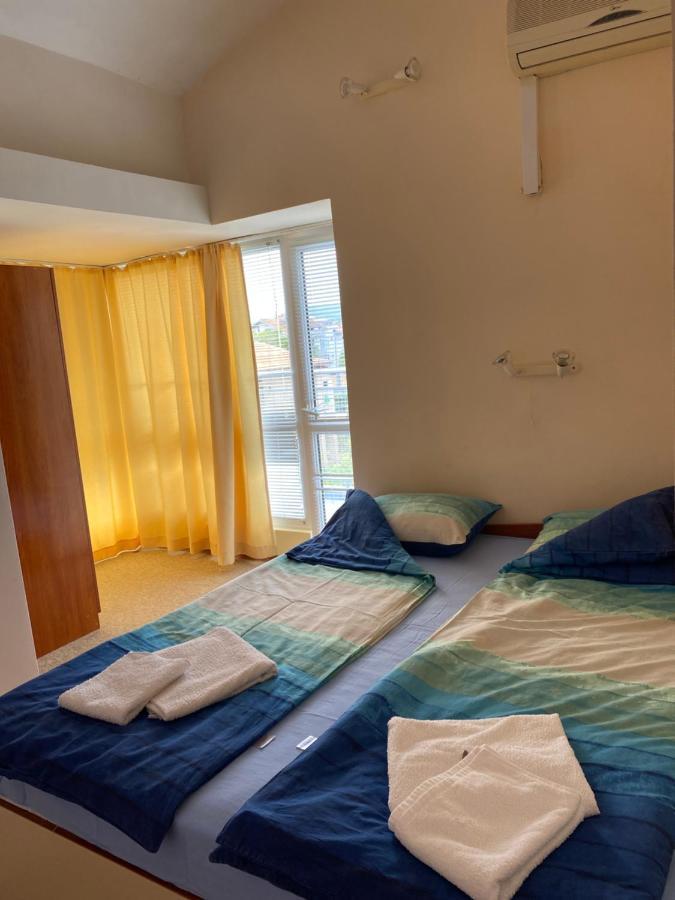 Family Hotel Neptun - 洛泽内茨 外观 照片