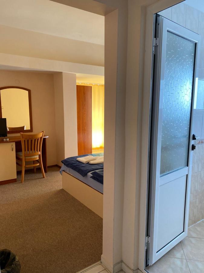 Family Hotel Neptun - 洛泽内茨 外观 照片