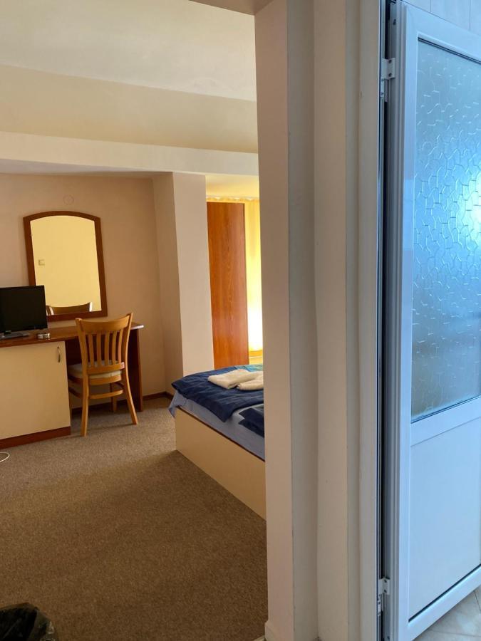 Family Hotel Neptun - 洛泽内茨 外观 照片